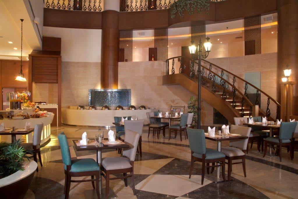 Savoy Suites Greater Noida Extérieur photo