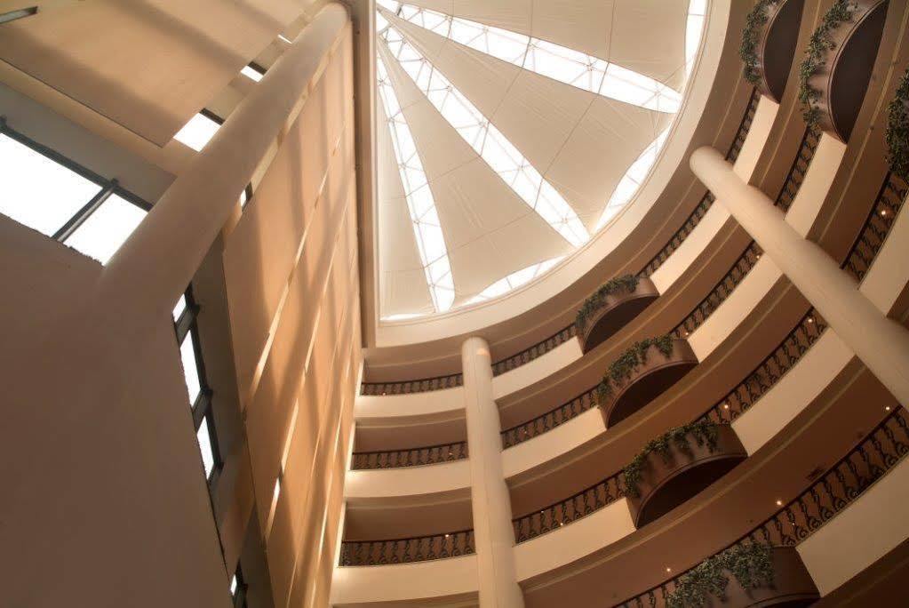 Savoy Suites Greater Noida Extérieur photo