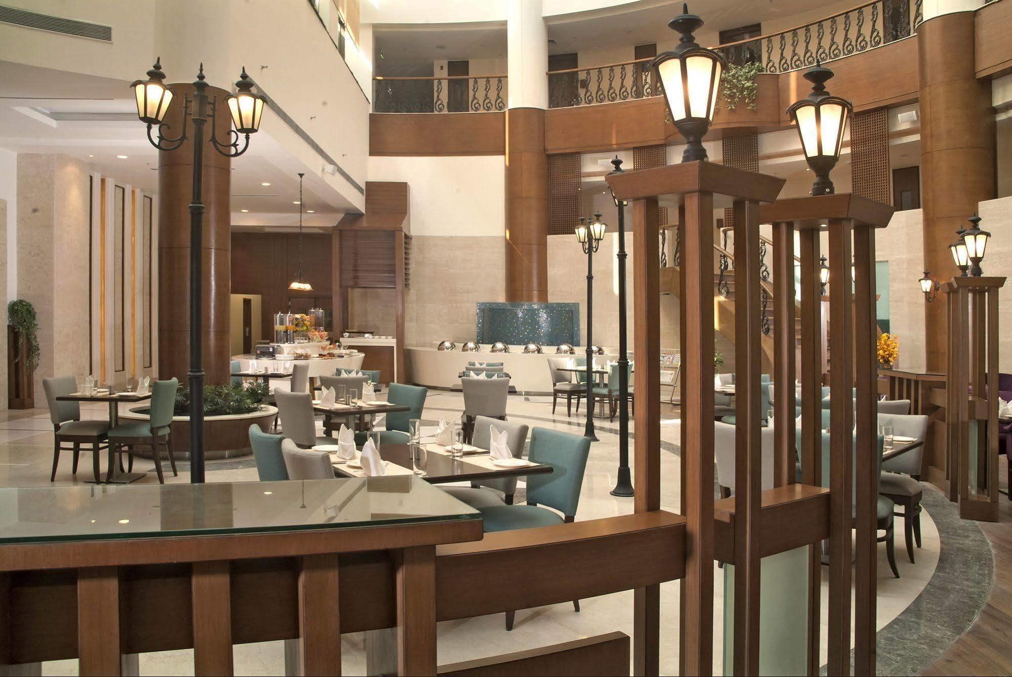 Savoy Suites Greater Noida Extérieur photo