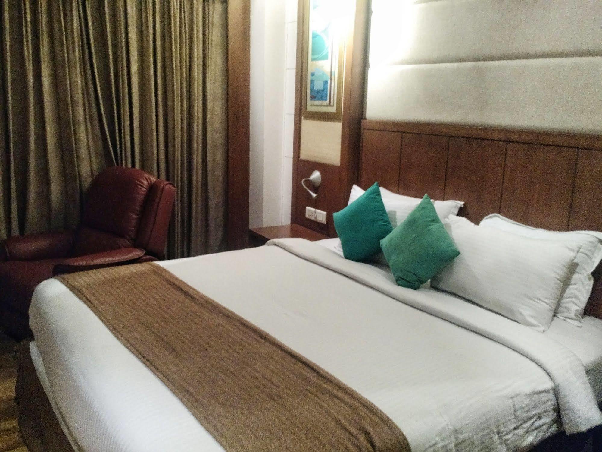 Savoy Suites Greater Noida Extérieur photo