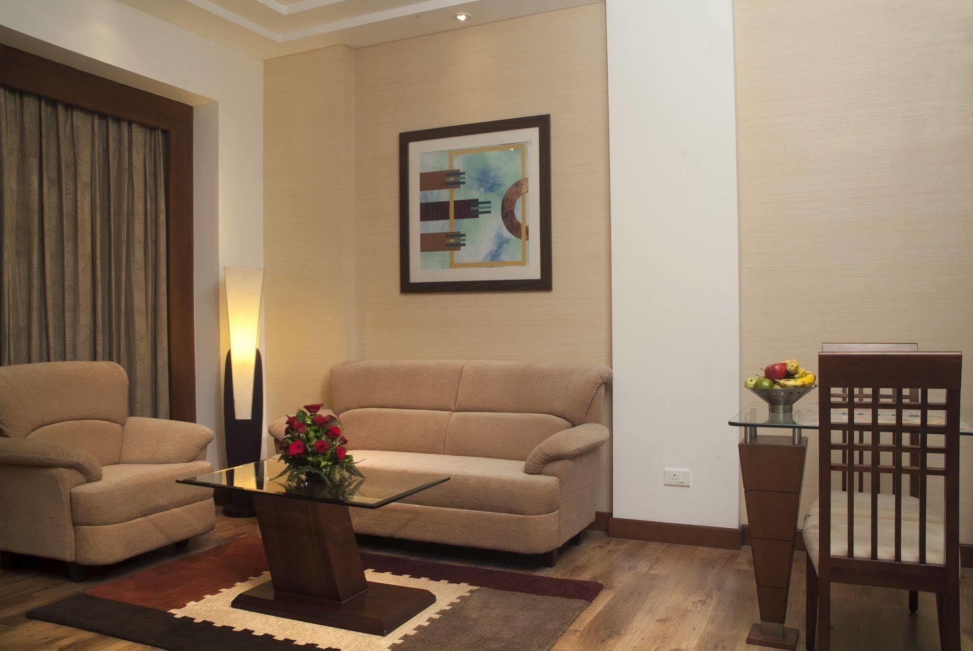 Savoy Suites Greater Noida Extérieur photo