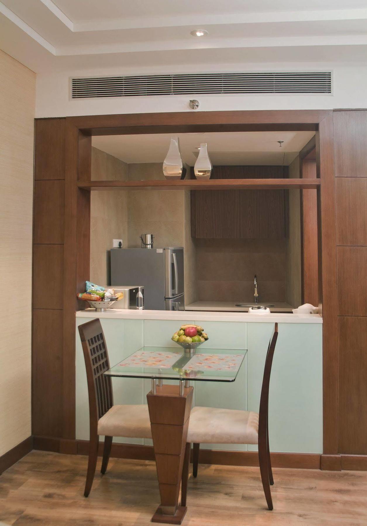 Savoy Suites Greater Noida Extérieur photo
