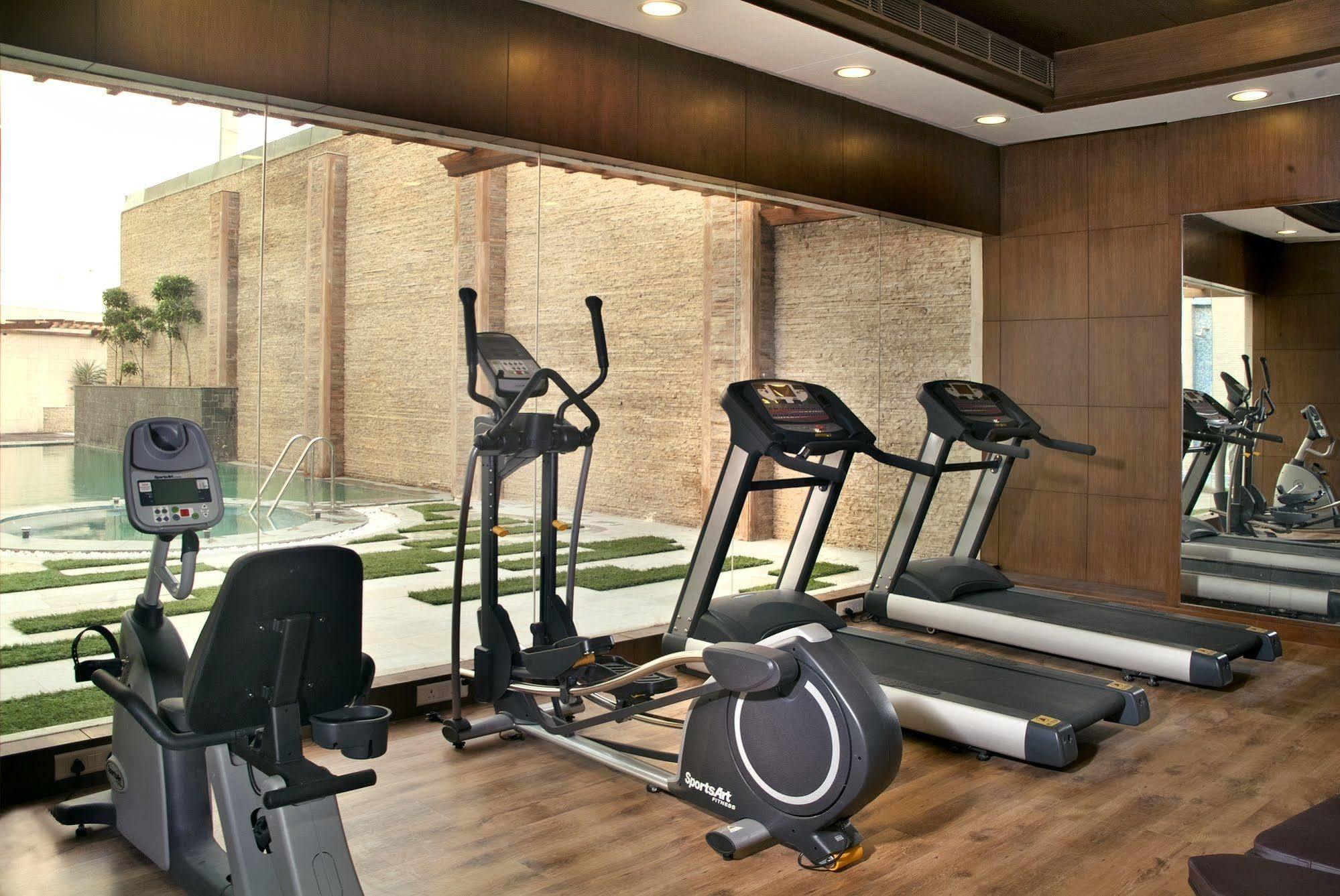 Savoy Suites Greater Noida Extérieur photo