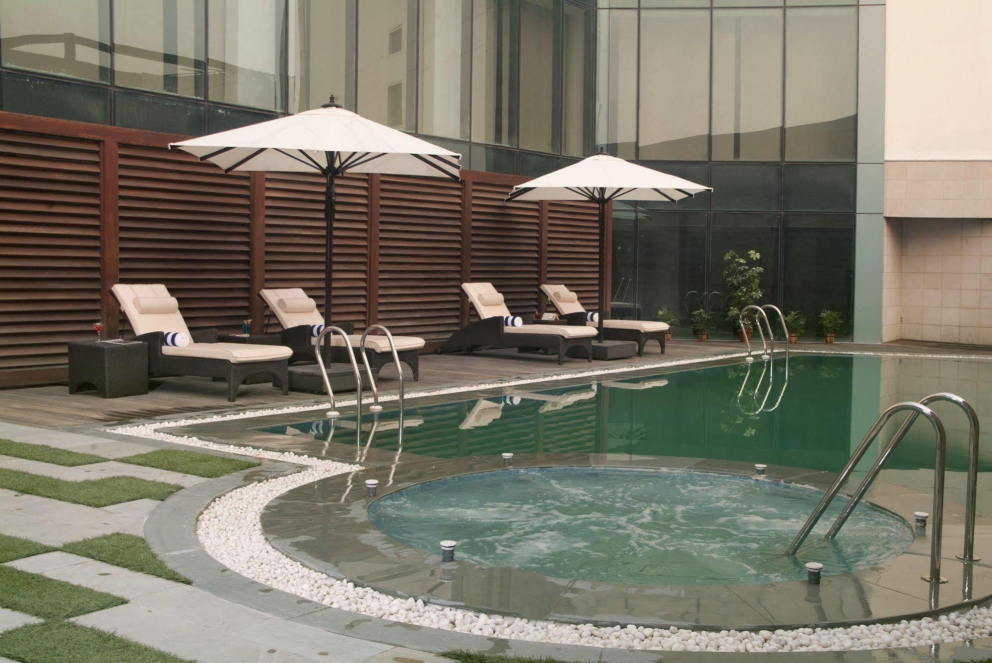 Savoy Suites Greater Noida Extérieur photo