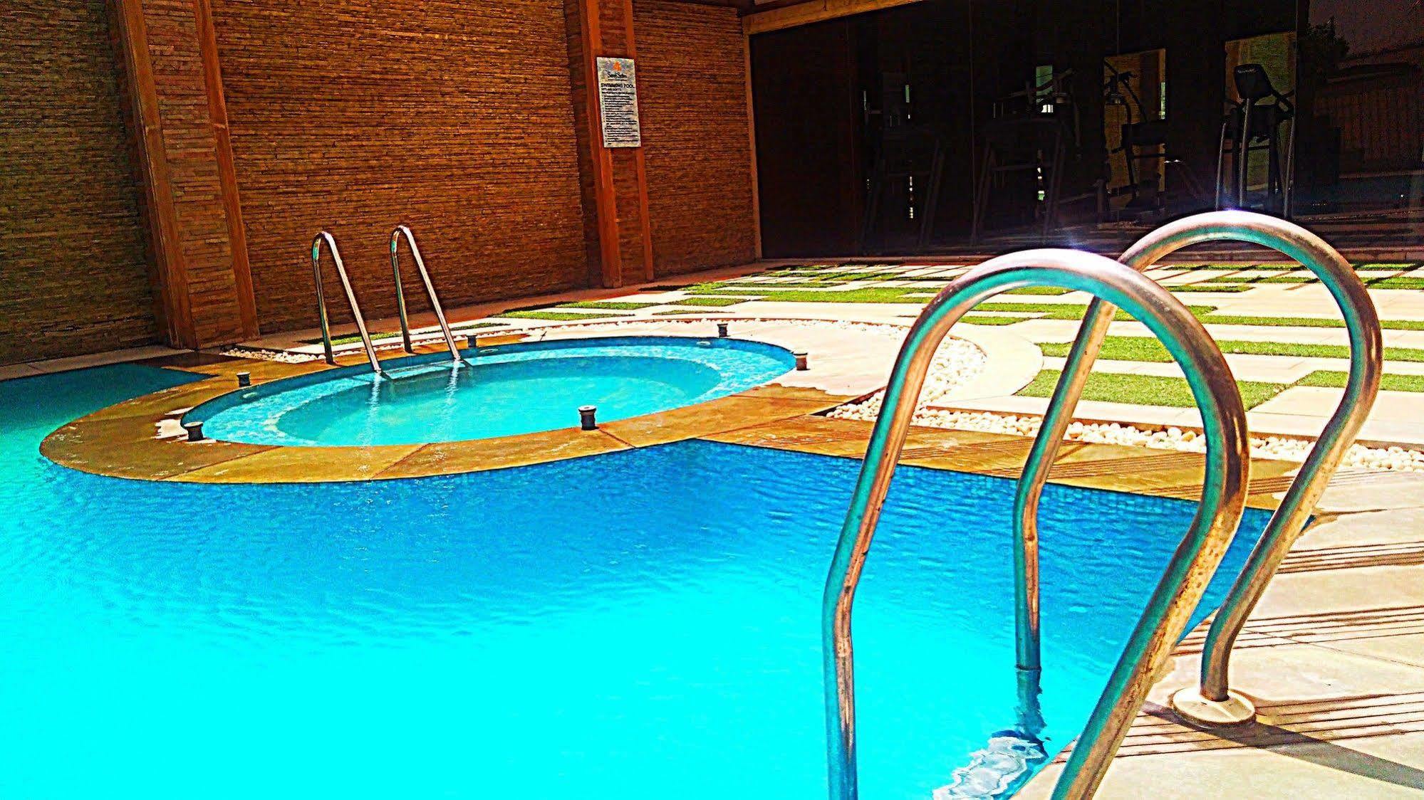 Savoy Suites Greater Noida Extérieur photo