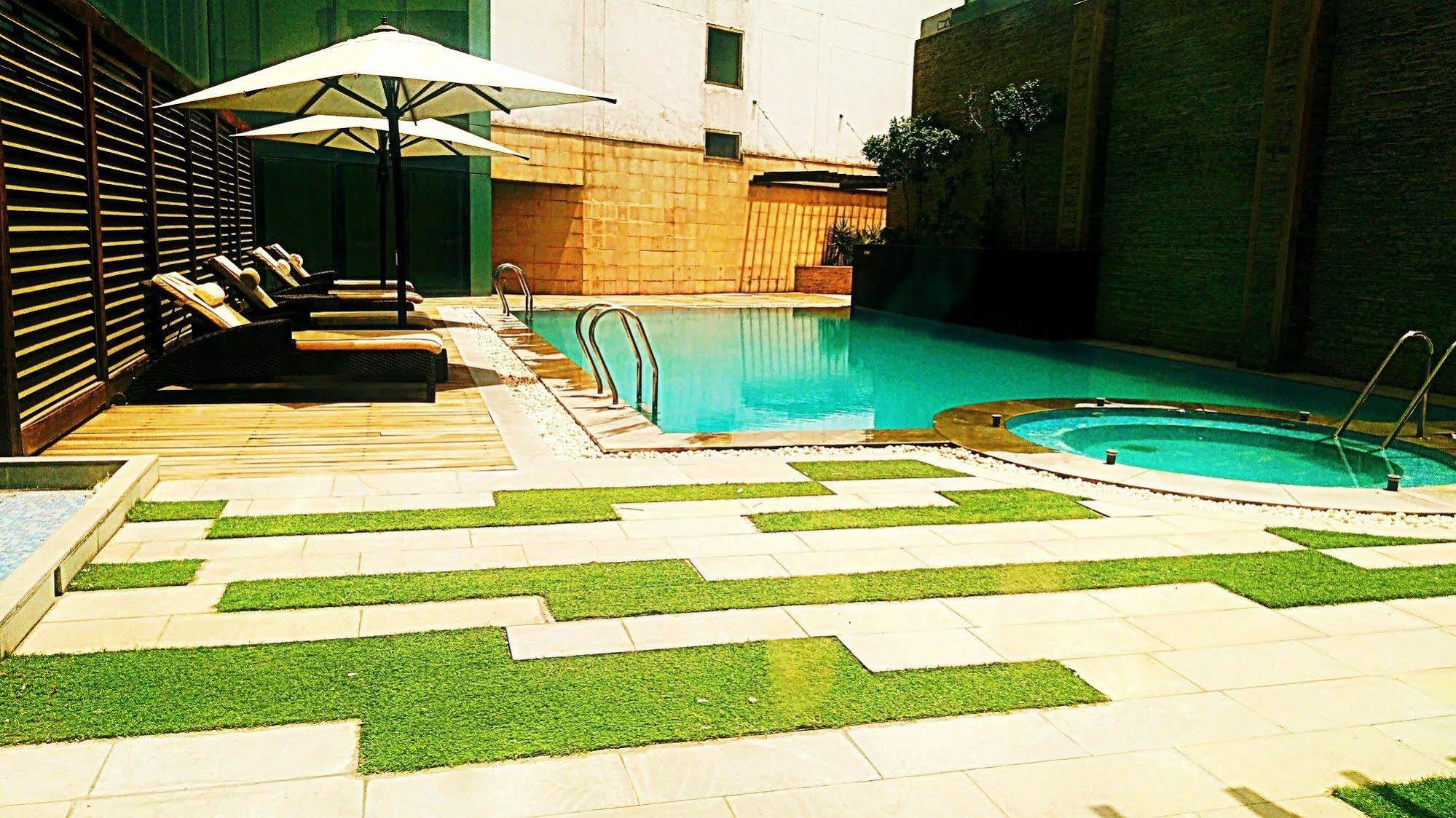 Savoy Suites Greater Noida Extérieur photo