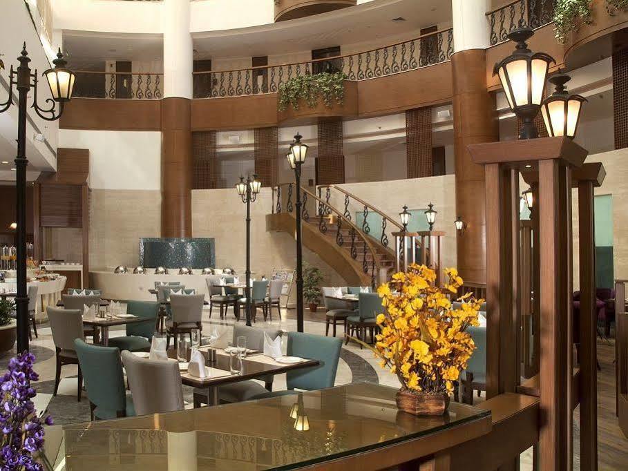 Savoy Suites Greater Noida Extérieur photo