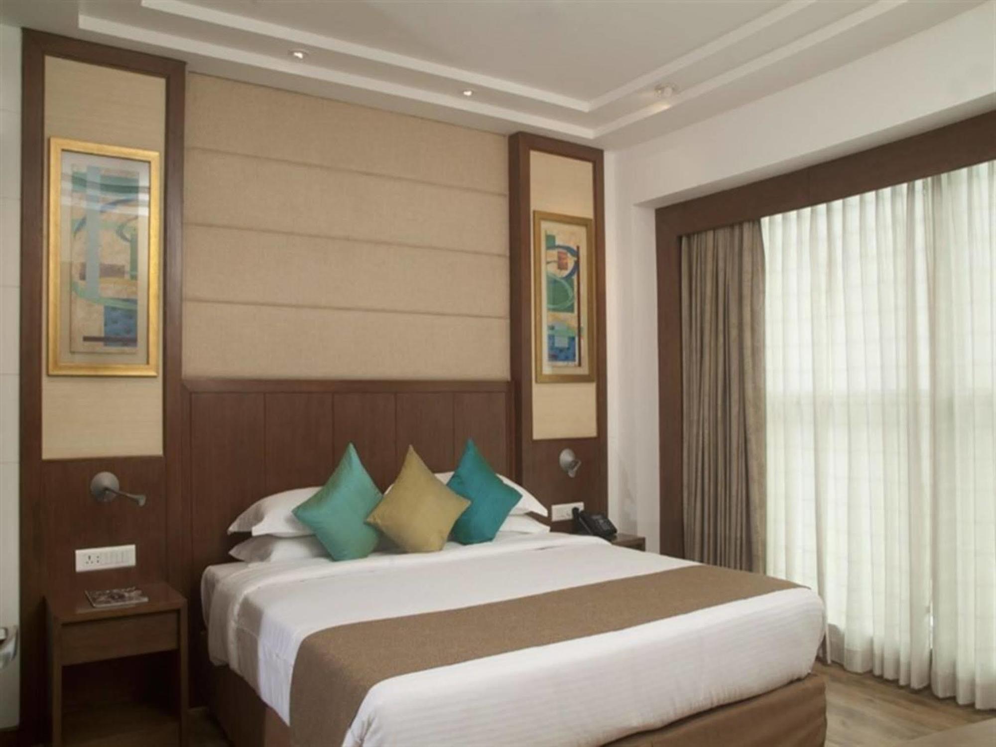 Savoy Suites Greater Noida Extérieur photo