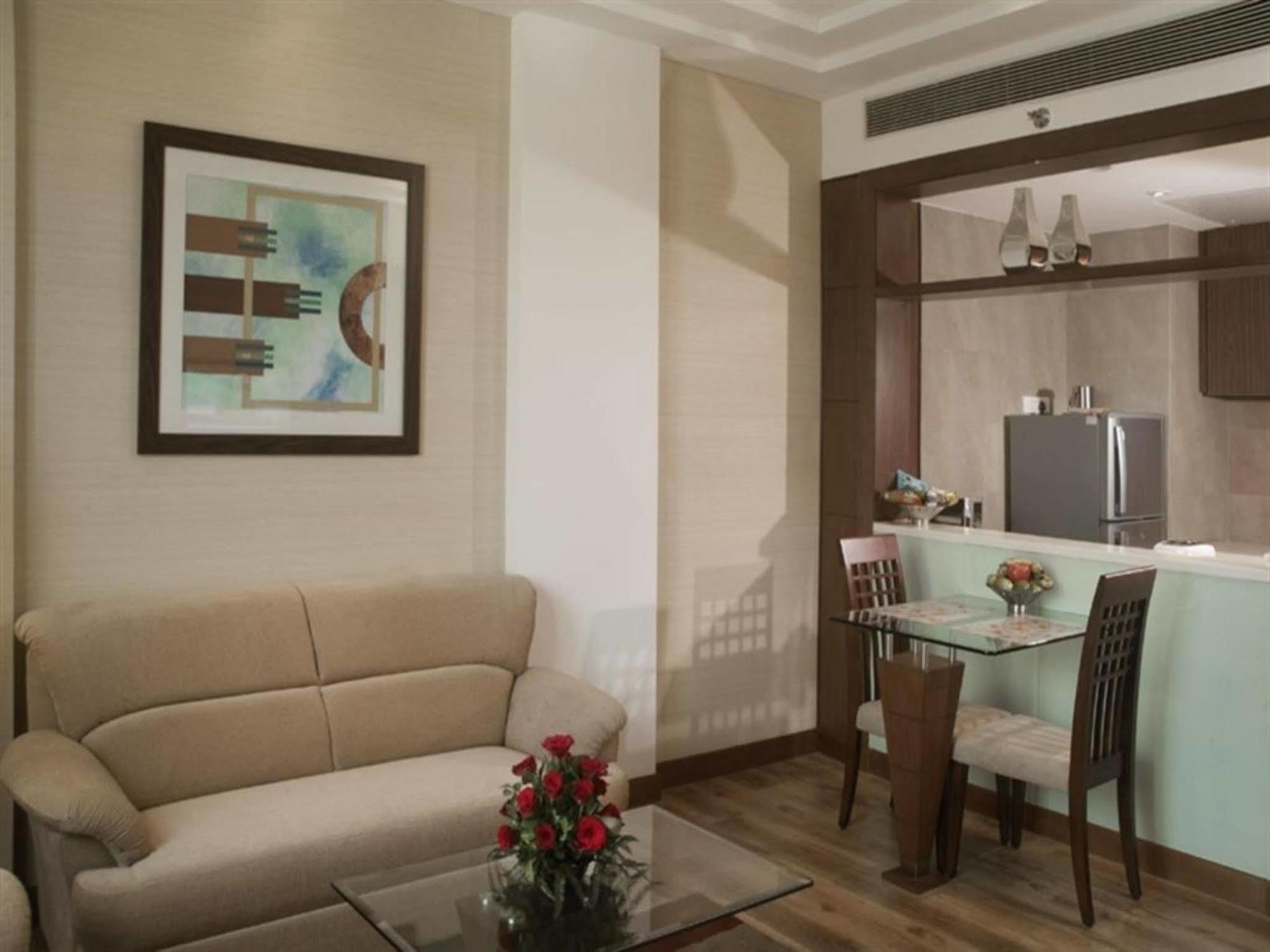 Savoy Suites Greater Noida Extérieur photo