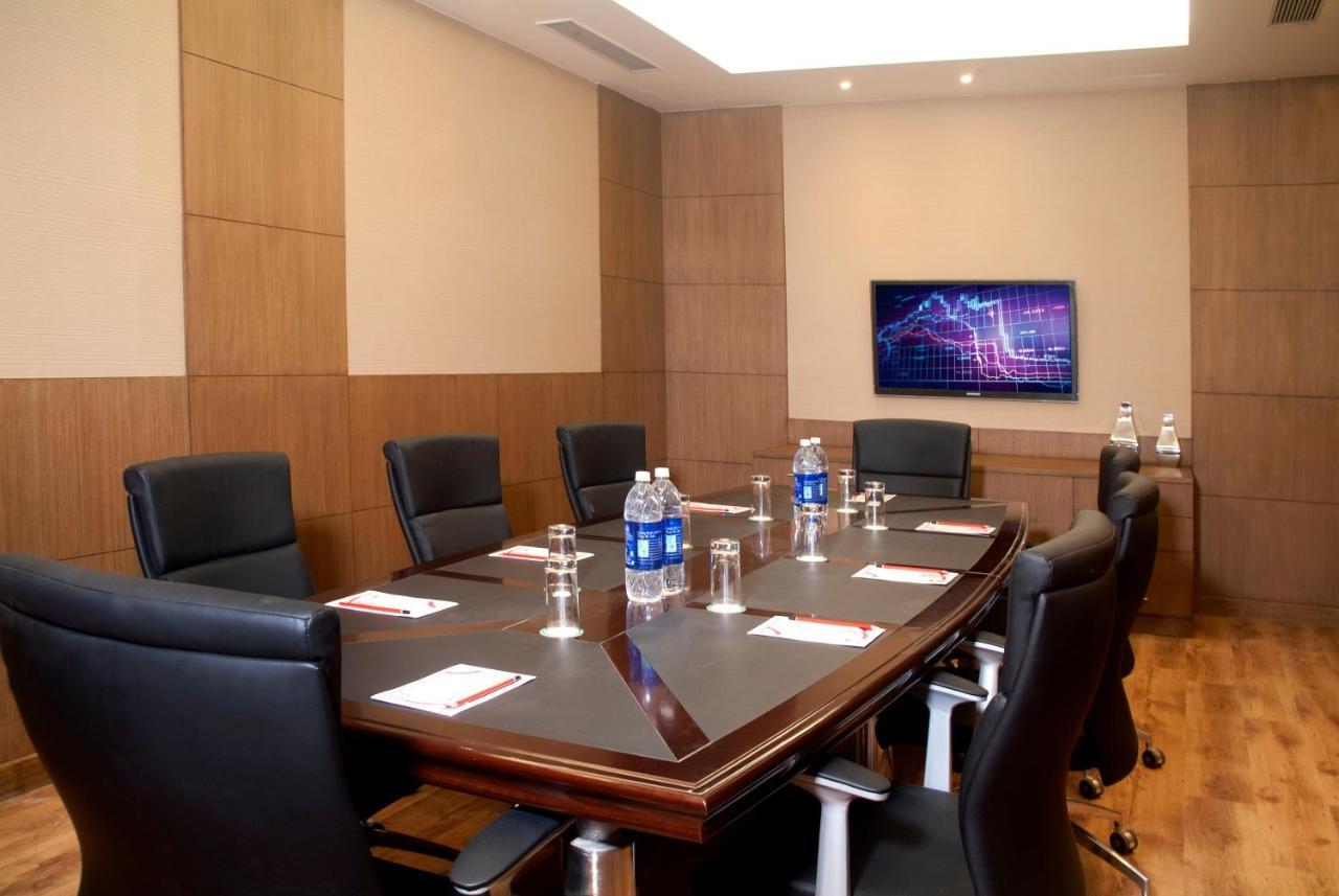 Savoy Suites Greater Noida Extérieur photo