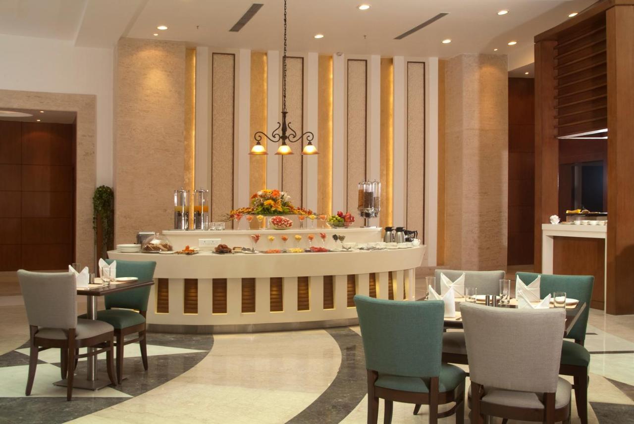 Savoy Suites Greater Noida Extérieur photo